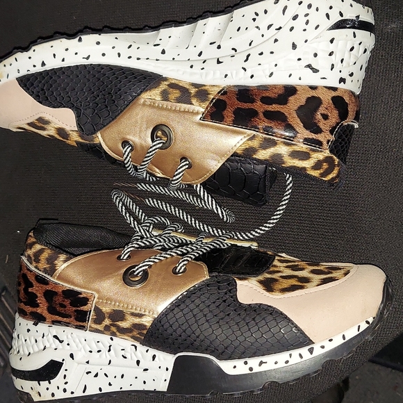 Shoes - Picture 1 of 3